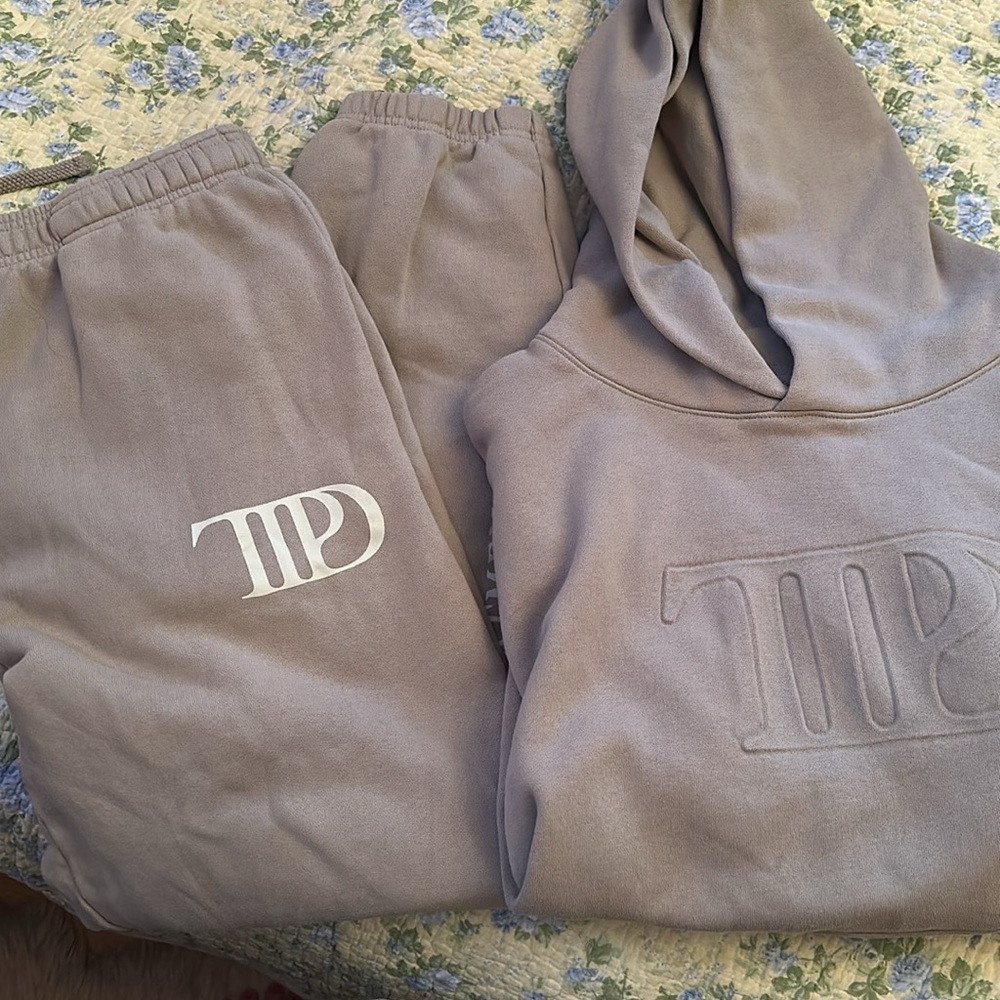 Taylor Swift TTPD beige embossed set, sweatpants & hoodie 2xl